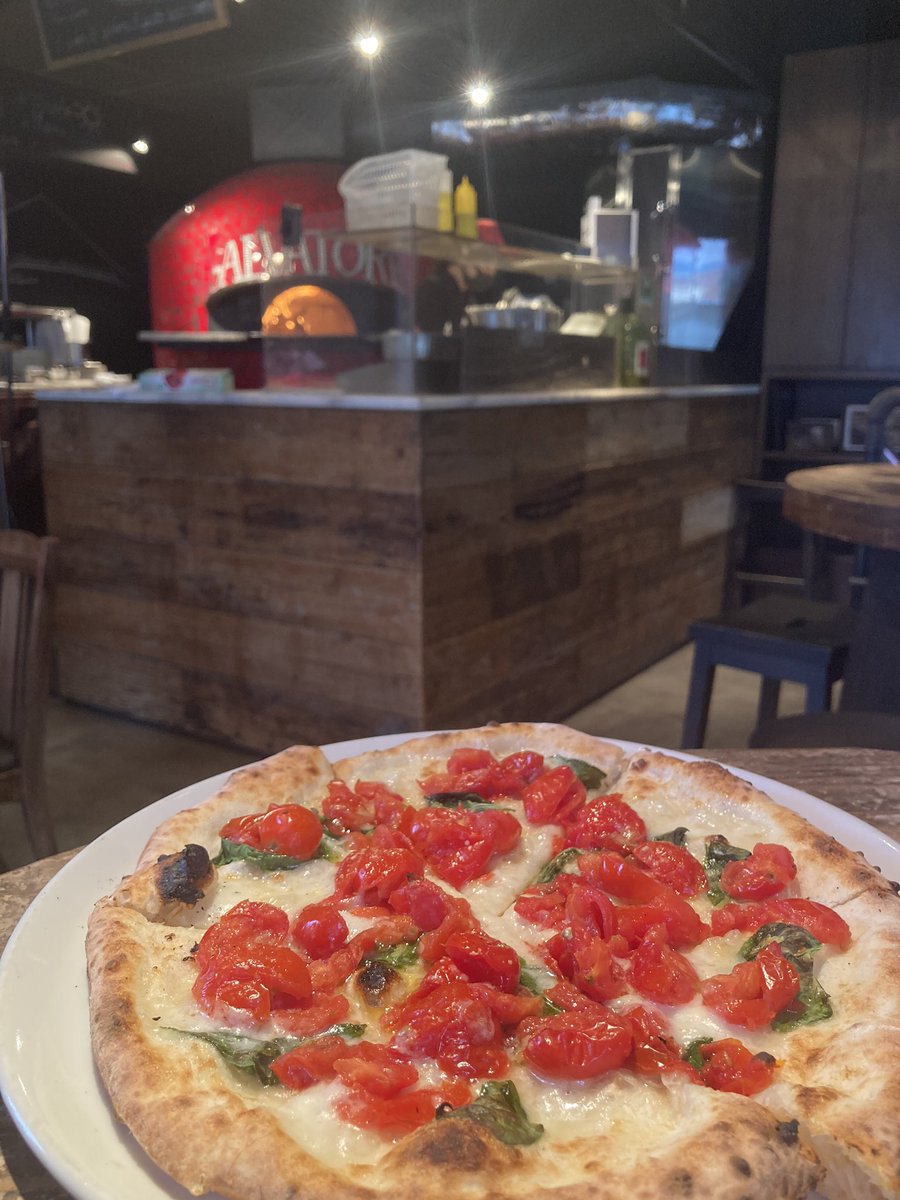 Omiyahikawamaru サルヴァトーレ クオモ Salvatore Cuomo Bar 大宮 大宮駅西口すぐ T Co Uosf3hp5ob 美味しい焼きたてピザを食べたいときにぜひ 窯で焼くピザは生地まで美味しい