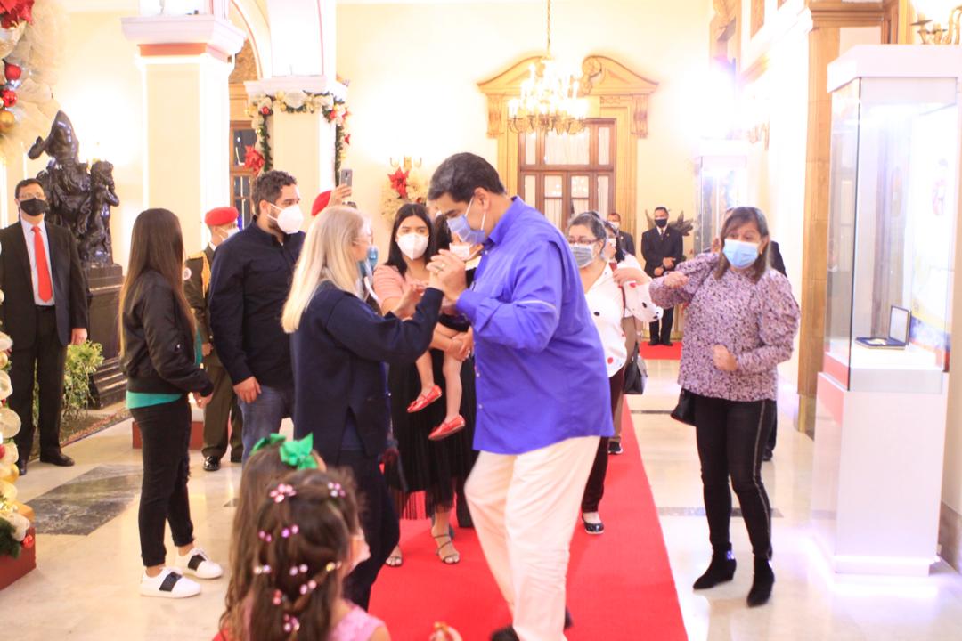 NicolasMaduro's tweet photo. Estoy cumpliendo 58 años bien vividos, con gaitas, poemas y mensajes que me llegan a través de las redes sociales. El mejor regalo, sin duda, el amor, el cariño y el apoyo incondicional del Pueblo venezolano. Seguiremos en batalla con energía renovada. ¡Gracias, Dios los Bendiga! https://t.co/39WVwYoUqc