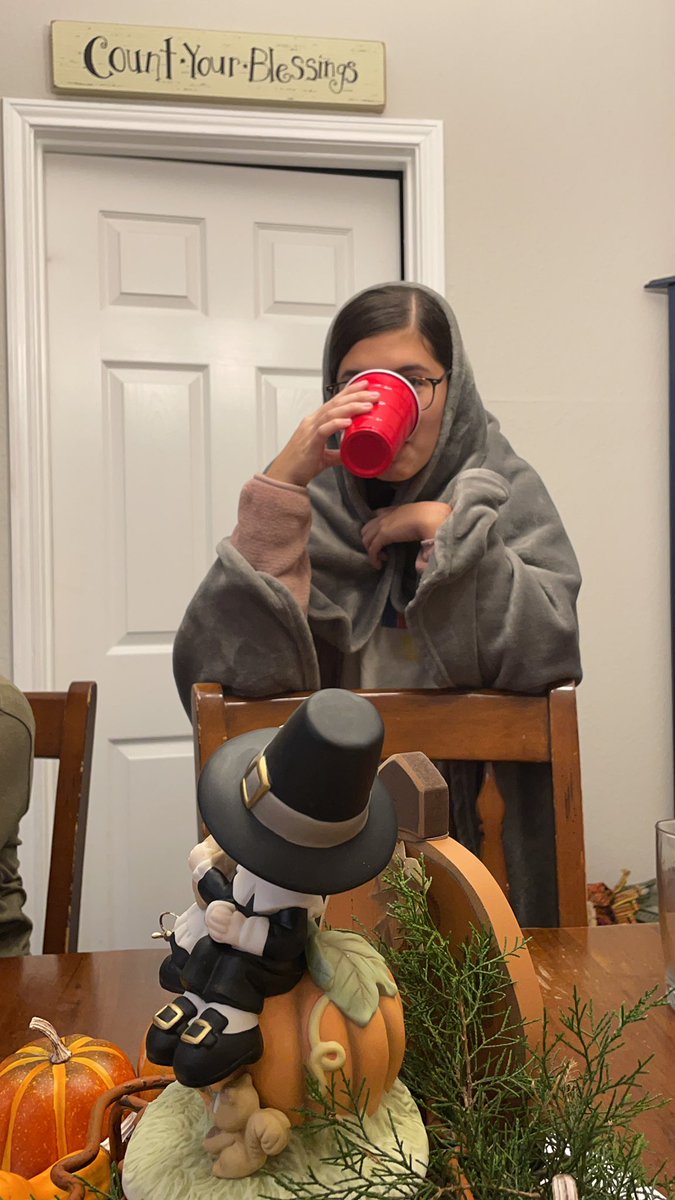 oliviiaaa97's tweet photo. my dad: “you can’t have too many shoes because you have to worry about wearing all your other pairs too”
my sister quietly only for me to hear: “that’s why you have to wish you were a centipede” *takes a sip of her drink” https://t.co/eiUNndvC4d