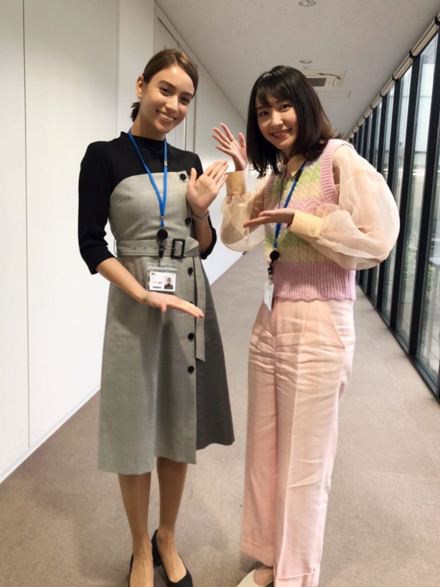 新垣結衣の私服 逃げるは恥だが役に立つ 新春スペシャルのゲスト出演者が発表されたときのボーダーのニットベストです 芸能人の私服 衣装まとめ Woomy