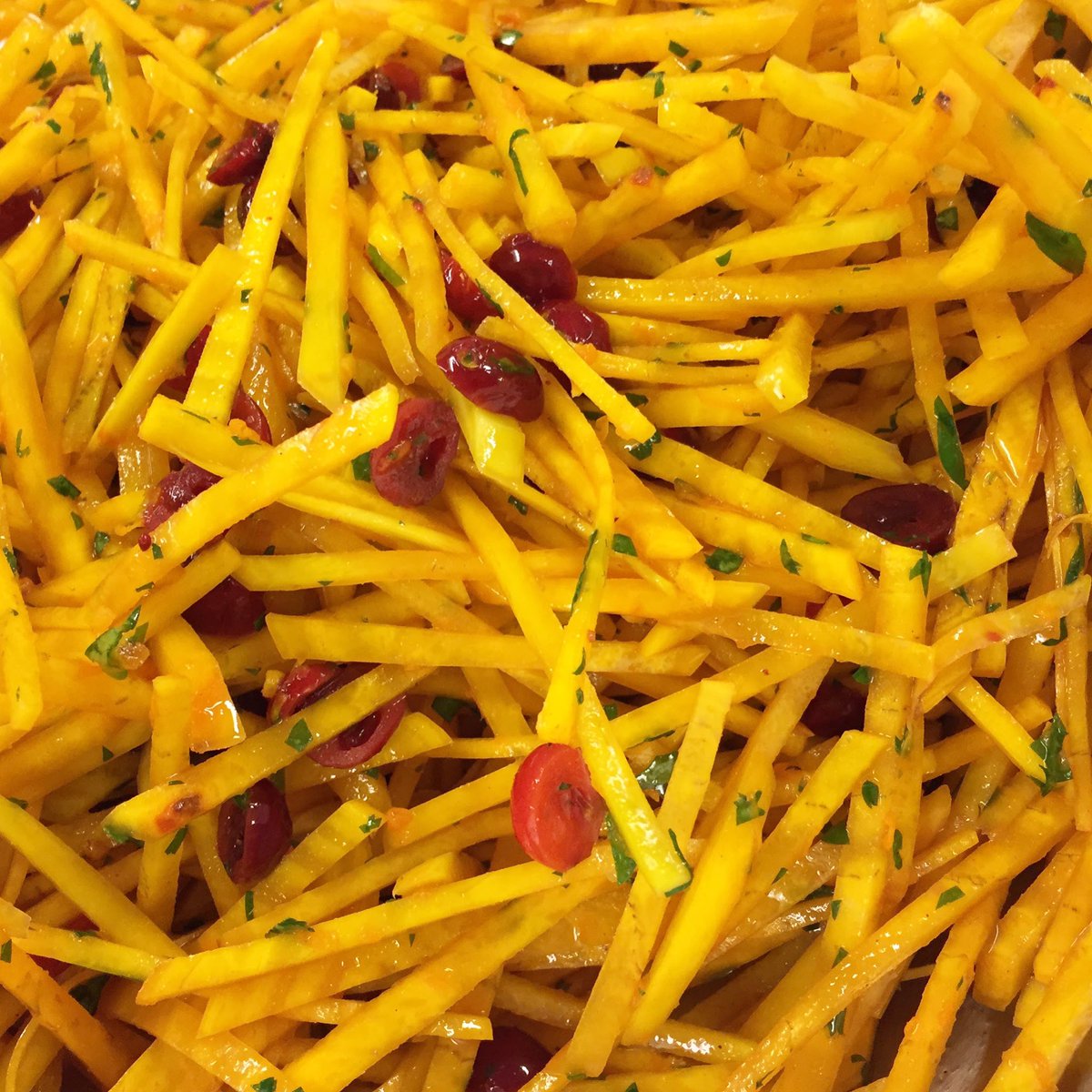 Bleutopia7North's tweet photo. Itโs all about texture and flavor yโall!!! Here, we have a colorful papaya salad๐คค๐
.
.
#papaya #papayasalad #thai #thaifood #culture #thaiboston #bostoneats #privatechef #privatechefnyc #sweet #savory #texture #flavor #cooking #chef #bostonchefs #seasoning #padthai #curryrice https://t.co/y6oqInbiZD