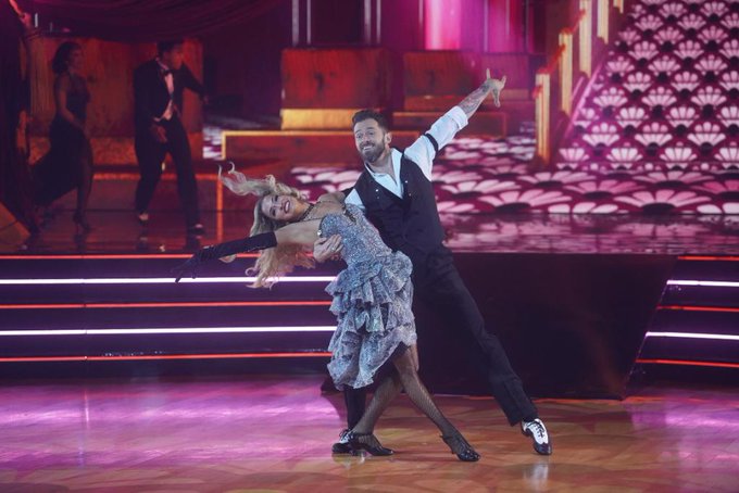 Kaitlyn Bristowe - Jason Tartick - FAN Forum - Dancing With The Stars Season 29 - Discussion - Page 8 EnjpNJSXMA8n2T2