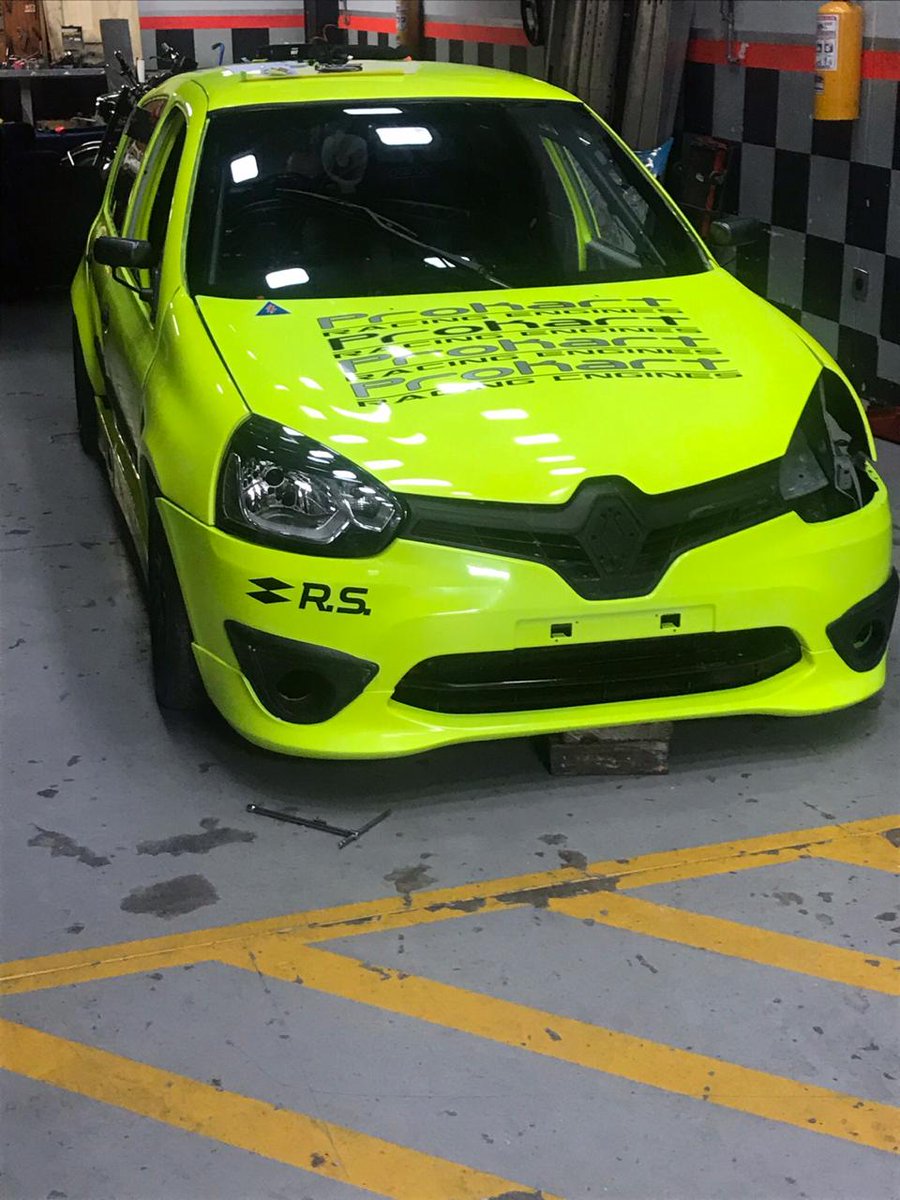 tc2000colombia's tweet photo. Primicia! Esta es la nueva estampa del Renault de Prokart. Los volantes de Juan David Peña llegan con ganas de todo. Bienvenidos! #tc2000colombia #700verdeverdeverde https://t.co/hsJ8DAHaK7