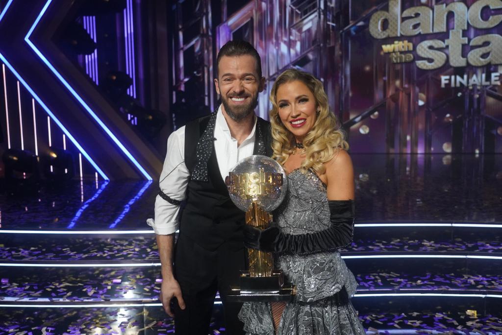 officialdwts's tweet image. A dream come true for @KaitlynBristowe in the #DWTS ballroom ✨ We couldn’t be more proud of #TeamWillYouAcceptThisDance for all their hard work this season! #DWTSFinale