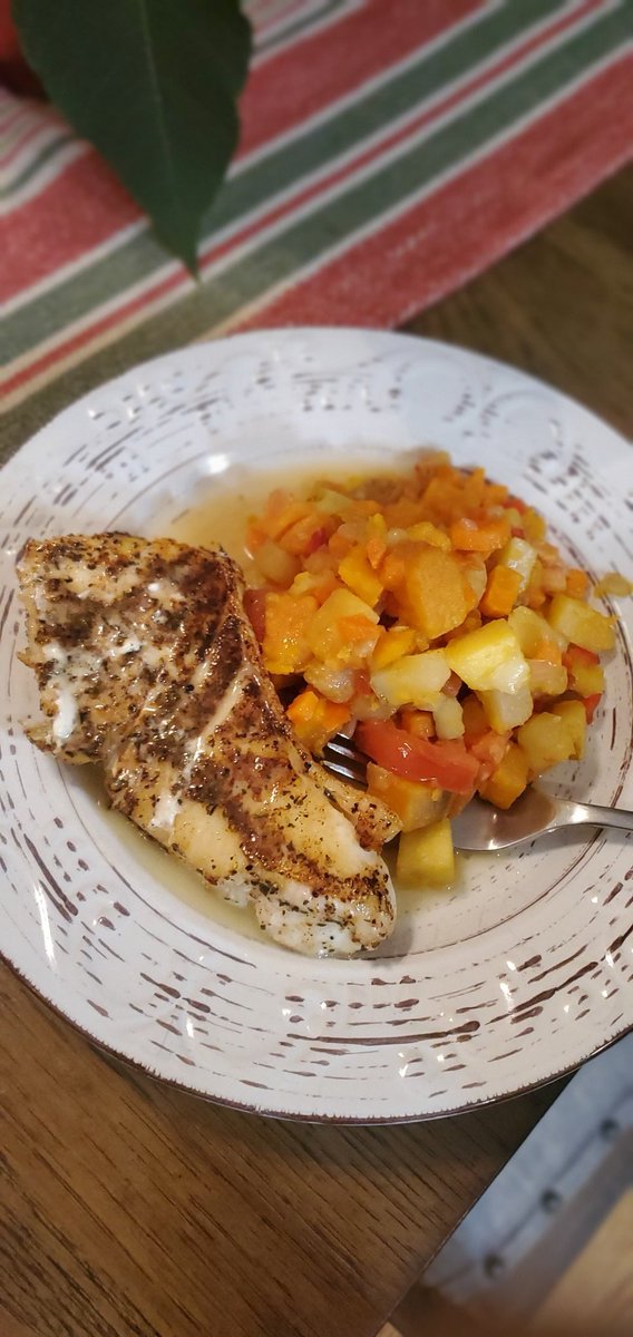 JagrahsTV's tweet photo. #jagrahsrub #seared #halibut #fallvegetables https://t.co/H8uLjgeyh7