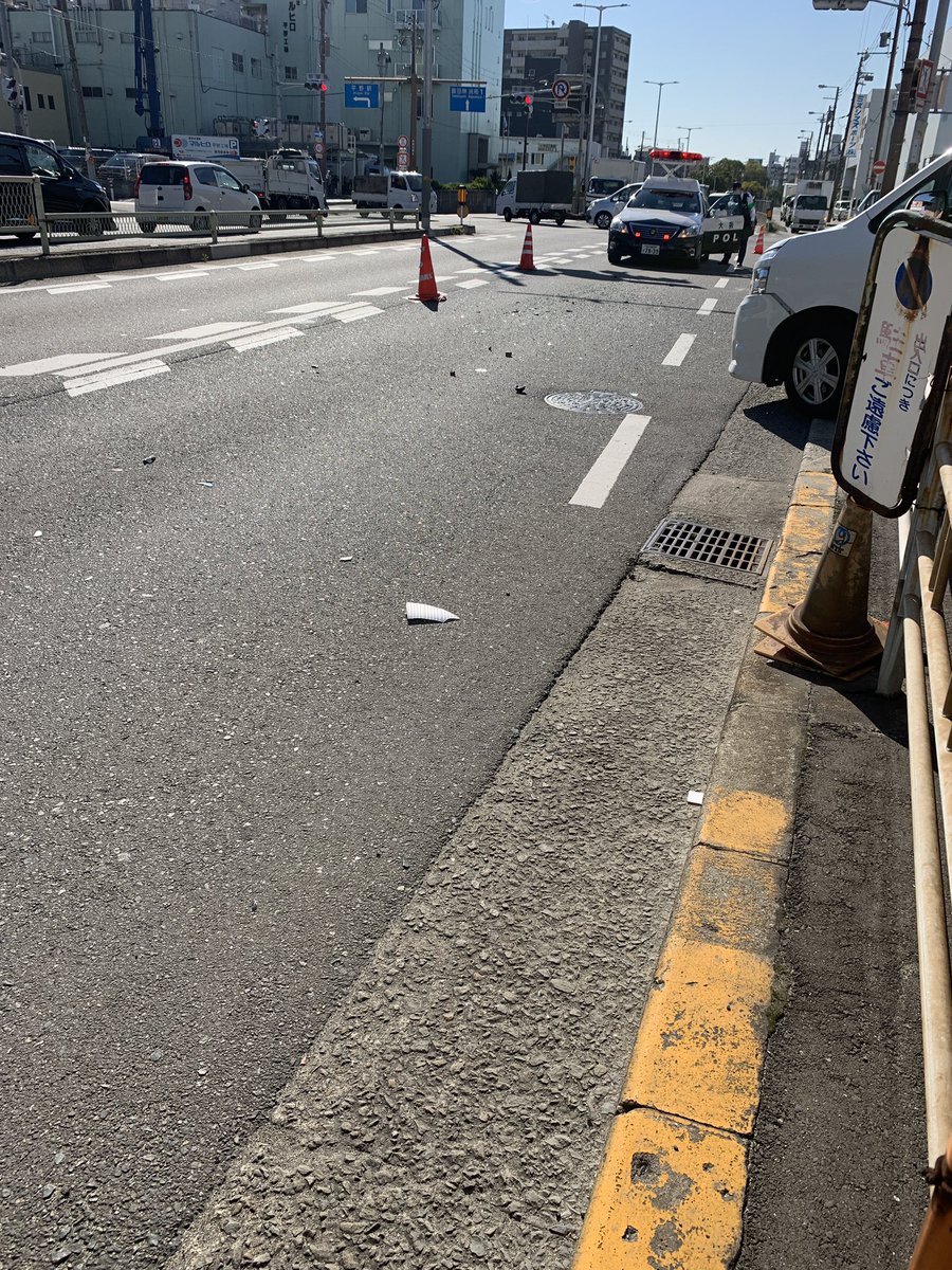 Uzivatel 青木道弘 Artistunitイカスケ Na Twitteru 久々に大きな 不運 にキスされまして エンジンかけっぱなし サイドブレーキ引き忘れの無人の車がコンビニから 走行中の私の乗る車に飛び出してきまして ハリウッド映画ばりの演出に私思わず うひょーー マジ