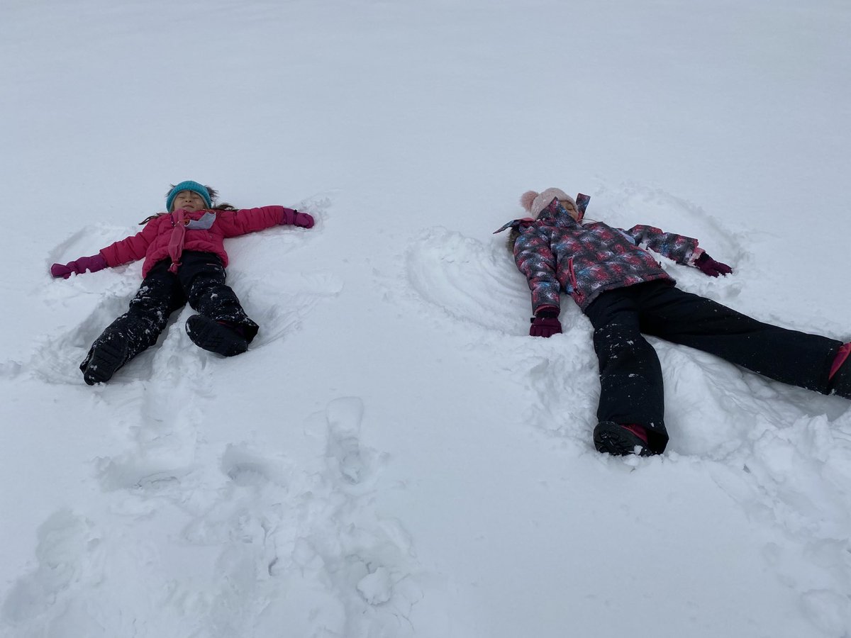 MrsRyanTweets's tweet photo. We had so much fun playing in the snow today! ❄️⛄️⁦@StVeronicaDP⁩ https://t.co/JR4Dkyk7AE