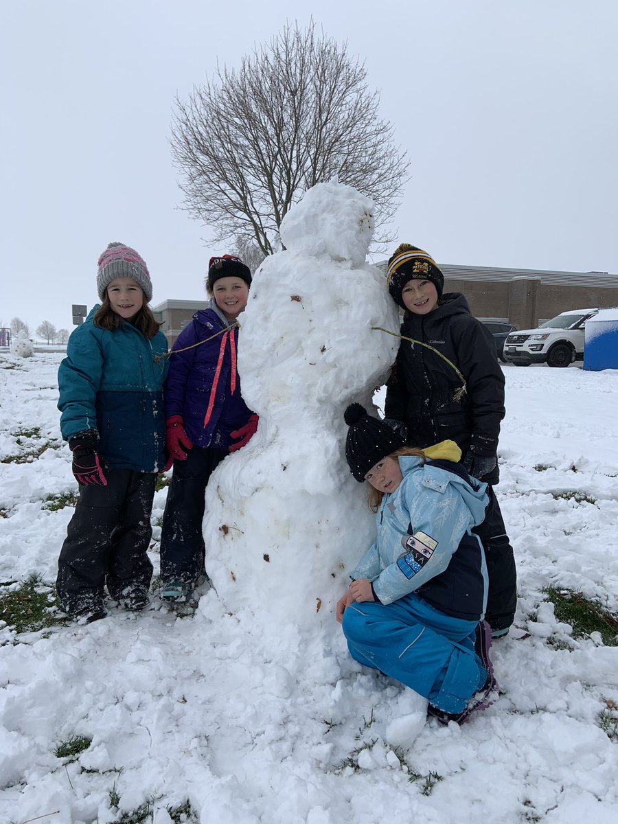FurtneyUTES's tweet photo. The kids had SNOW much fun in gym class today! ❄️ Lots of building and exploring happening with @michelelynnnic1.                   #snowfort #snowman⛄️ #teamwork https://t.co/aJQc3z4ONz
