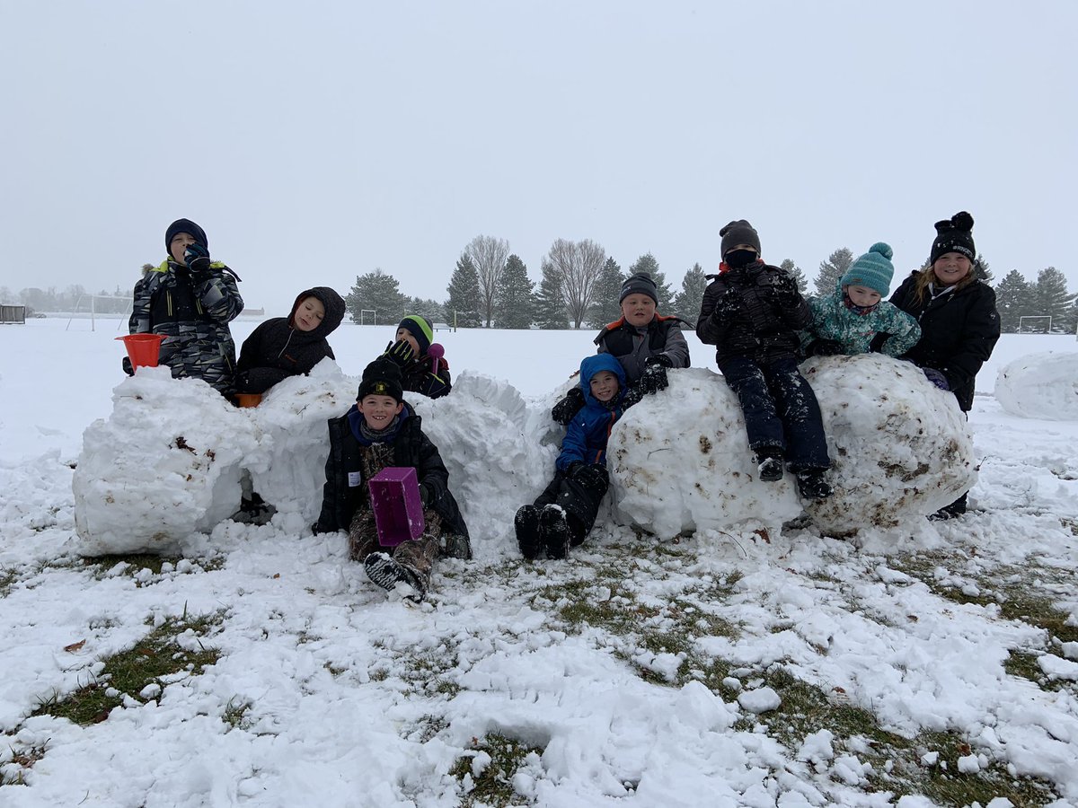 FurtneyUTES's tweet photo. The kids had SNOW much fun in gym class today! ❄️ Lots of building and exploring happening with @michelelynnnic1.                   #snowfort #snowman⛄️ #teamwork https://t.co/aJQc3z4ONz