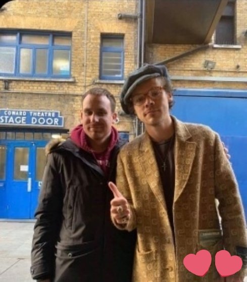 "Fue fotografiado a principios de este año con una copia de My Policeman, por lo que parece haber estado preparándose para este papel durante bastante tiempo"