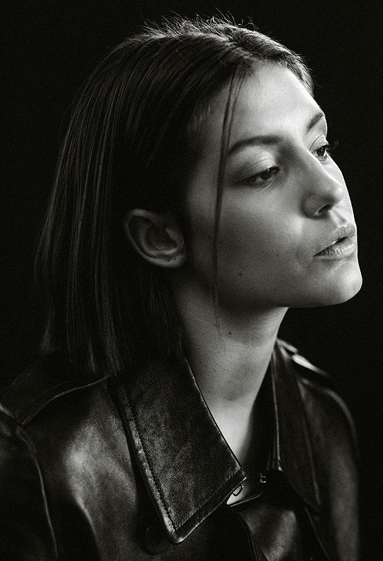 ⋆｡˚ ✩✫   ˚✩ 
⠀⠀⠀⠀⠀alleyways 
⠀⠀⠀⠀⠀⠀⠀⠀⠀ ⠀and 
⠀⠀⠀⠀⠀⠀⠀⠀⠀ ⠀⠀ pay phone calls.