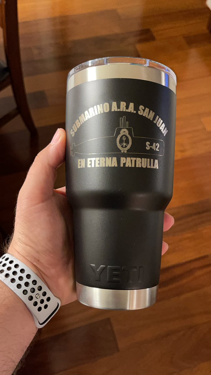 EddieMikeUSA's tweet photo. Love seeing the US Argentine nationals siempre presentes the #ARASanJuan. @fededonna is too shy to tweet his “En Eterna Patrulla”tumbler but clearly he has a future as a hand model. Get yours at https://t.co/C3jVOTv8yC. Let’s put smiles on the faces of the 44’s children. 
❤️, 🎅 https://t.co/d4qpTnlzwn