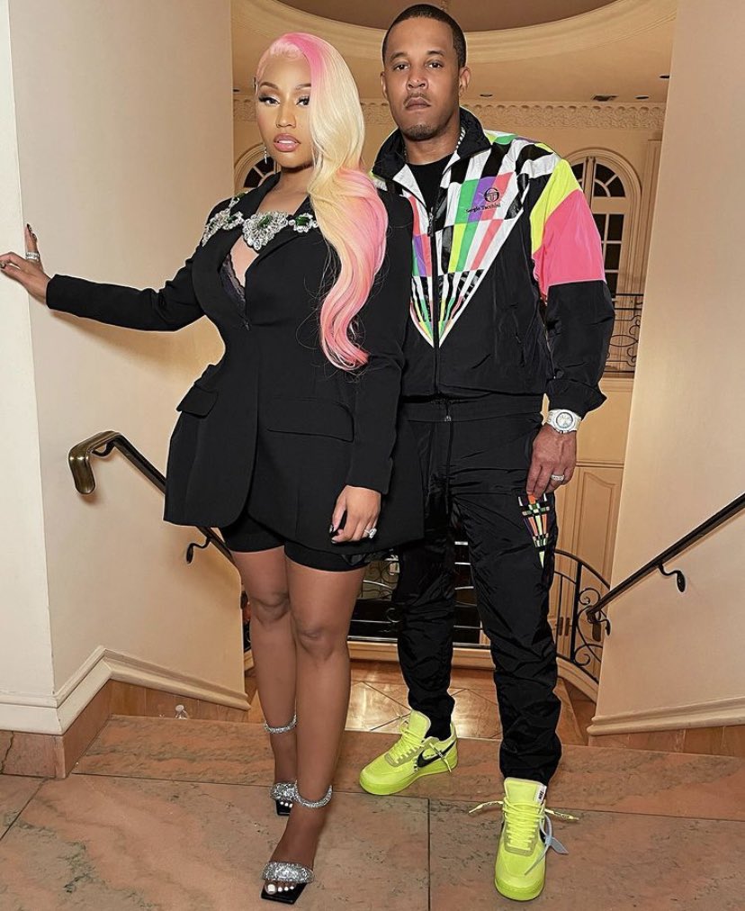 TvCitytrend's tweet photo. .@NickiMinaj stuns in newly shared photos with husband Kenneth Petty. 💗 https://t.co/pfHpwZ9TUX