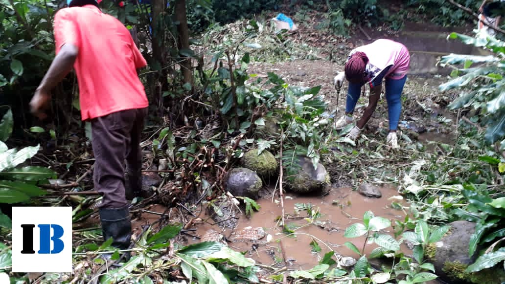 InfoBaney's tweet photo. Como estaba previsto, se pudo llevar a cabo la Jornada de Limpieza en la fuente de agua de "Rie ro Jina". Desde @InfoBaney agradecemos a todas aquellas personas que de forma física, económica o emocionalmente apoyaron la iniciativa. 

Seguimos. 

#InfoBaney #Baney https://t.co/ecf3xzro4t