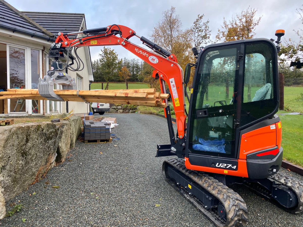 HillEngineering's tweet photo. Shiny new Kubota U27-4 fitted with our 2T Tefra hitch recently shipped to local customer and put straight to work. Supplied by FJS Plant Repairs Ltd. Thank you for choosing Tefra
#SimplySafe #quickertofit #madeinni
Tel: 02830252555
Email: enquiries@hillattach.com https://t.co/3lssppeXlC