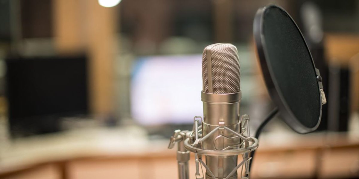 axpo's tweet image. Axpo lanciert den ersten Energie-Podcast der #CH. Journalistin @karfrei empfängt Gäste aus Wirtschaft, Politik, Forschung und Gesellschaft, wie Trend- und Zukunftsforscherin @karin_frick @GDInstitute. #Energie-Wunderland – schon bald Realität? bit.ly/3lScdpq