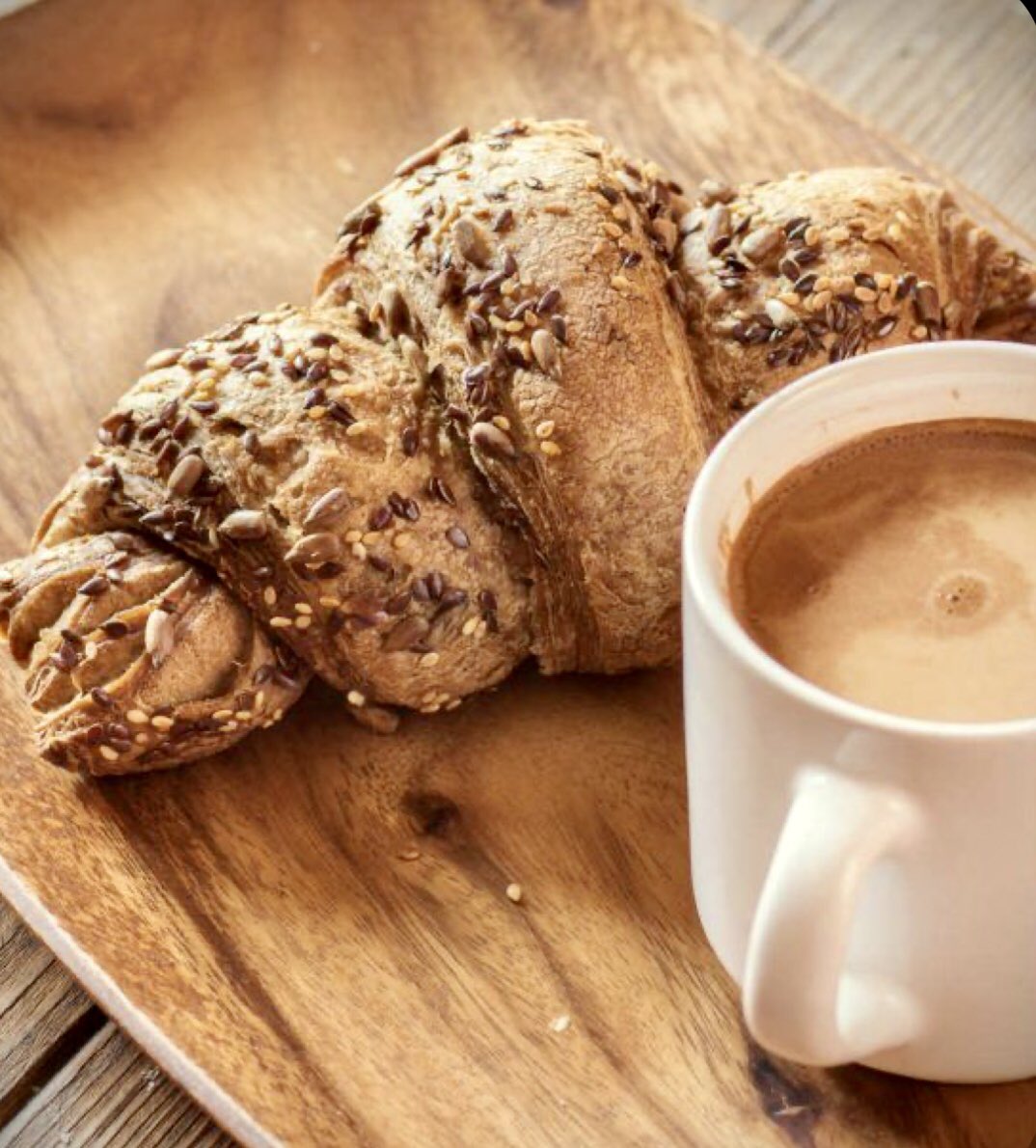 wholemeal croissant with honey and cereals 🥰🥰🥐🥐 
#24novembre #BuongiornoATutti #morning