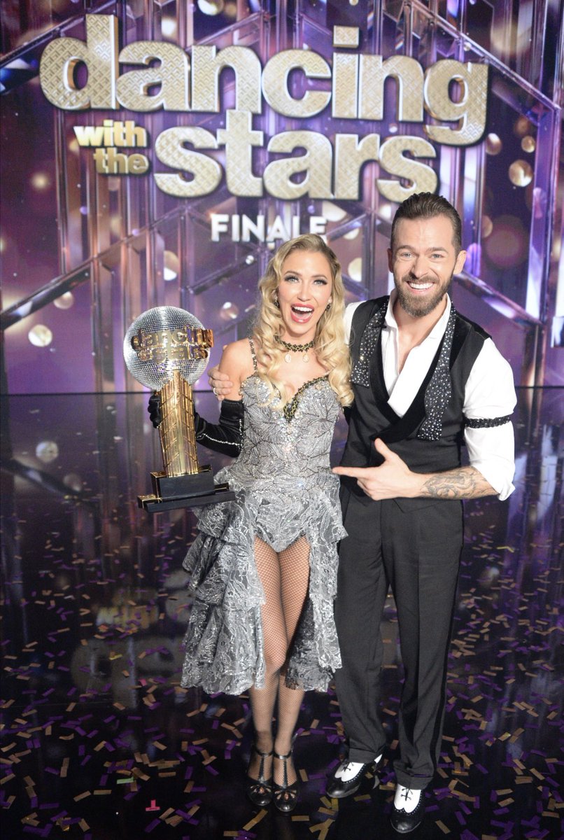 ArtemChig_Fans's tweet photo. MIRROR BALL CHAMPIONS! 🎉🕺🏼💃🏼🙌🏼😁😁😁😁 @artemchigvintse @kaitlynbristowe @DancingABC #dwtsfinale #forteo #artem #Kaitlyn https://t.co/Kg16mASnwe