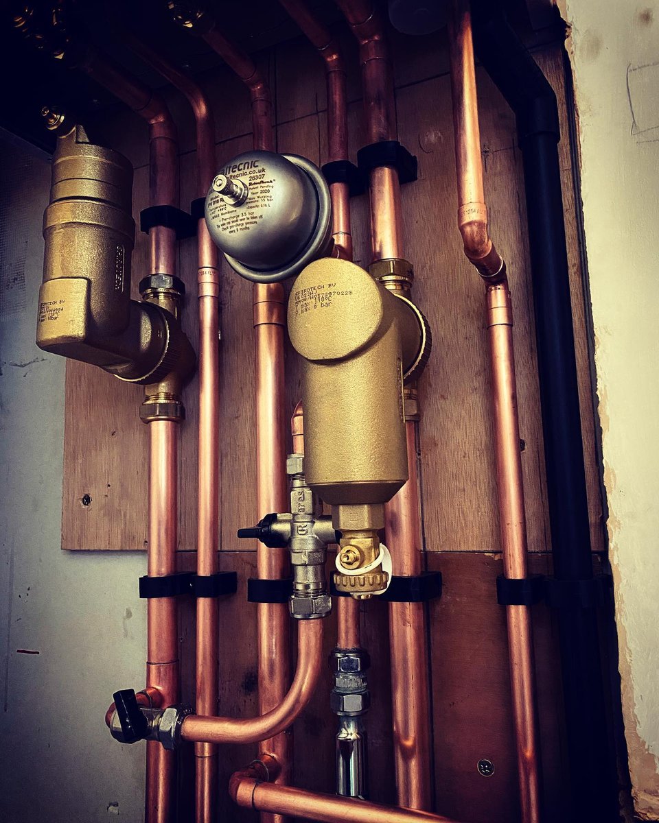 UKTalon's tweet image. @cruickshankplumbing loving the new stock of black overflow and black talon.uk clips. 🖤

And we are loving the work, good job!👍

#talonclips #spirotech #vaillant #vaillantuk #pipeclips #pipe #copper #plumbing #heat #newboiler #gas #toolsofthetrade #pipeperfect