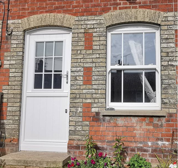 Did you know that many of our Traditional and Italia Collection door styles can be made into stable doors? As stunning as they are practical, Stable Doors are ideal for creating the perfect country aesthetic: solidor.co.uk/our-doors/stab…. 

(📸 Credit to <a href="/Heathwinltd/">Heath Windows Ltd</a>)