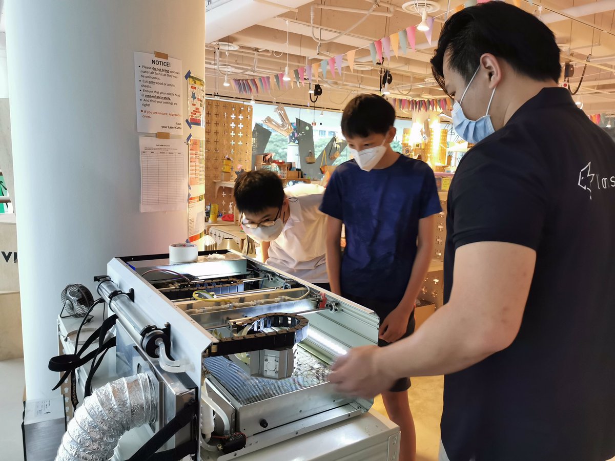 bypyuschan's tweet photo. Last Friday, #vivistoporchard youth members attended advanced laser cutter workshop by @lionsforge_sg co-founder, Kiwi. They were so eager to learn new skill and contribute their time and effort to help out in bringing our special needs friends’ Christmas dream toys come to life. https://t.co/74g8ufk0bq