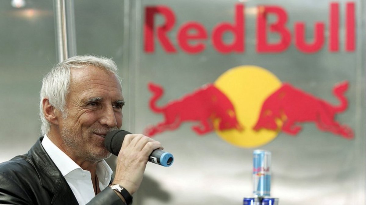 Red Bull c'est une société autrichienne  créée en 1984 par Dietrich Mateschitz et rendu célèbre grâce à la vente de boissons énergisantes.En 2019 c'est près 7,5 milliards de canettes Red Bull qui ont été vendues dans le monde dans + de 171 pays.
