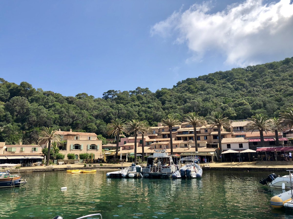 ServicesUhc's tweet photo. Avis aux plaisanciers Français  @PNPC83 
participez à l' initiative @GloFouling  à la lutte contre la dissémination des espèces invasives  en répondant à un questionnaire concernant les habitudes de carénages et d'antifouling 
https://t.co/fCmf66pFaU... https://t.co/movMXPEA2n