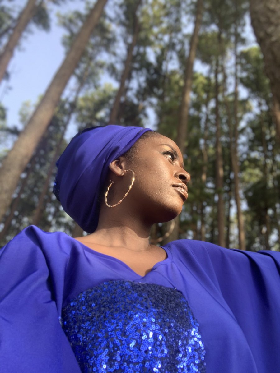 NafisatOfficial's tweet photo. Queening in blue 👸💙💙💙 https://t.co/qDkYpgL7mX