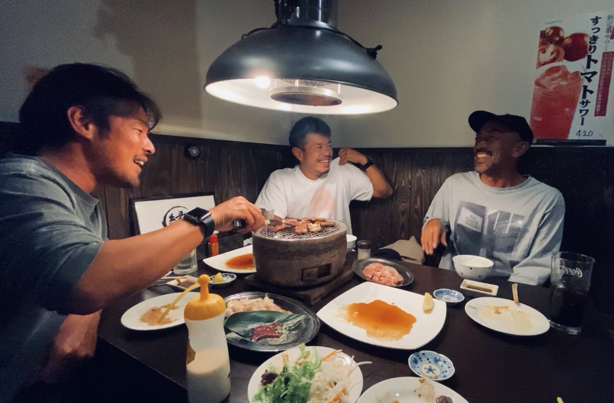 andsurfpro's tweet photo. サーフトリップの楽しみと言えば、やはりローカルとのふれあい。
最高に濃い夜となりました。

秋本祥平プロ、アテンドお疲れ様でした！

YouTube『&amp;SURF』＃１
１１／２７（FRI）START
Please subscribe to my channel!!

#andsurf #surf #surferlife #秋本祥平プロ #connectjourney https://t.co/7vGEXKDnvC