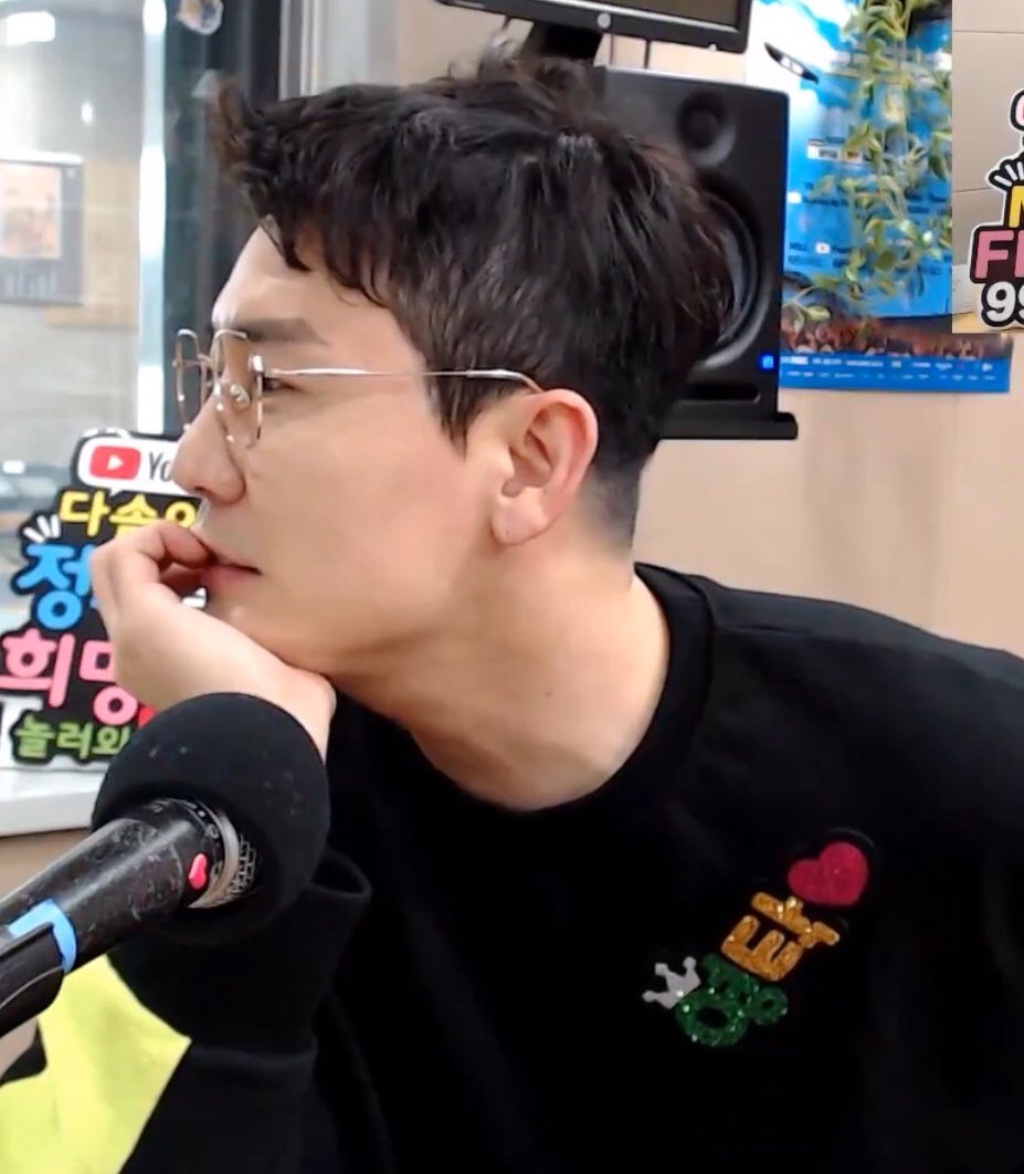 takddo_cpp's tweet image. 🦊: 관계에서 보통은 더 좋아하는 사람이 지잖아... 앞으로도 내가 계속 질게. 

🐶: 됐어 그런게 어딨어요 무승부로 해.

(소중한 제보 감사합니다 ❤️)
#탃또