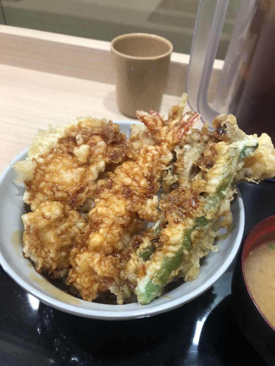 しおたに 羽田空港でオールスター天丼 ここのてんやの天ぷらが東京で一番美味しい 接客も丁寧だし 提供までの時間も早いし さすが世界の玄関口のてんやだけあるなー てんや