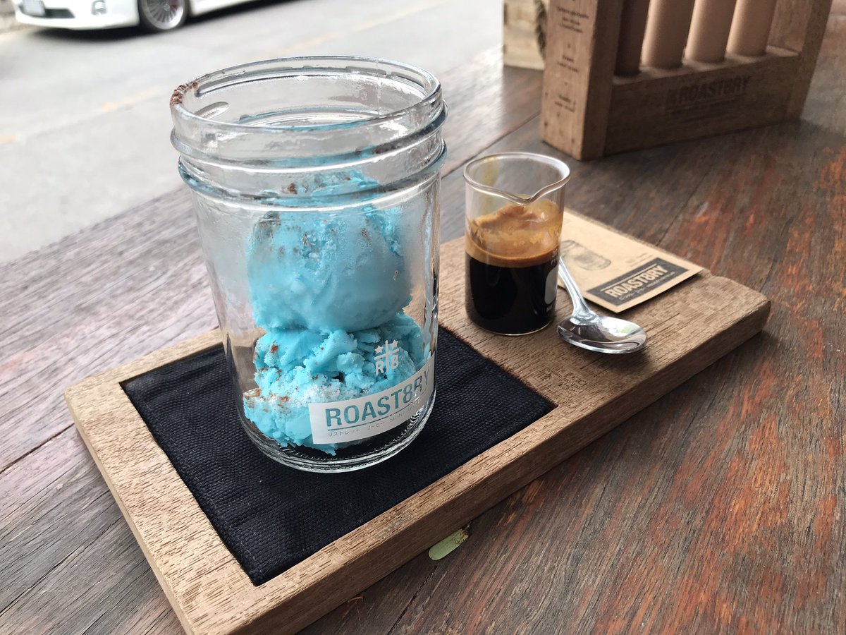 andurmyuniverse's tweet photo. #Roast8ryLab ที่เชียงใหม่ ร้านคาเฟ่คือเยอะมากๆ แต่ร้านนี้ชอบมาก ต้องแนะนำเลย กาแฟเค้าได้รางวัลด้วยนะ เมนูมีหลากหลายเลย สั่งมาสาม อร่อยทั้งสาม ☕️ ลาเต้อาร์ทสวยมากๆ ร้านอยู่แถวๆซอยนิมมาน 3 @aroii #อร่อยบอกต่อ #อร่อยไปแดก #รีวิวคาเฟ่เชียงใหม่ https://t.co/zfwG23C8fx
