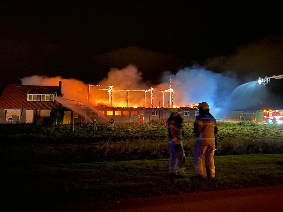 Lees alles over: "Brand in verlaten boerderij" op Medemblik Actueel | #boerderij #brand #brandweer..