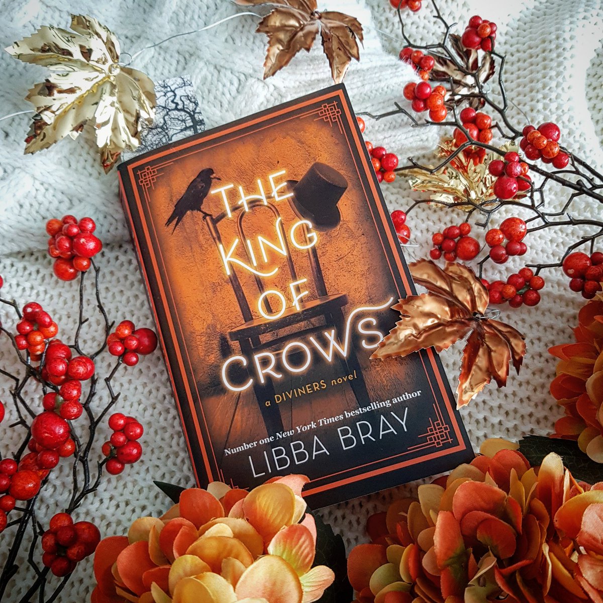 MagnanKelly's tweet image. The Diviners is one of my favourite series and I think Bray is such an exceptional storyteller. There is so much more here than your typical YA series. I've said it before: Bray has Something. To. Say.
#libbabray #thekingofcrows #thediviners