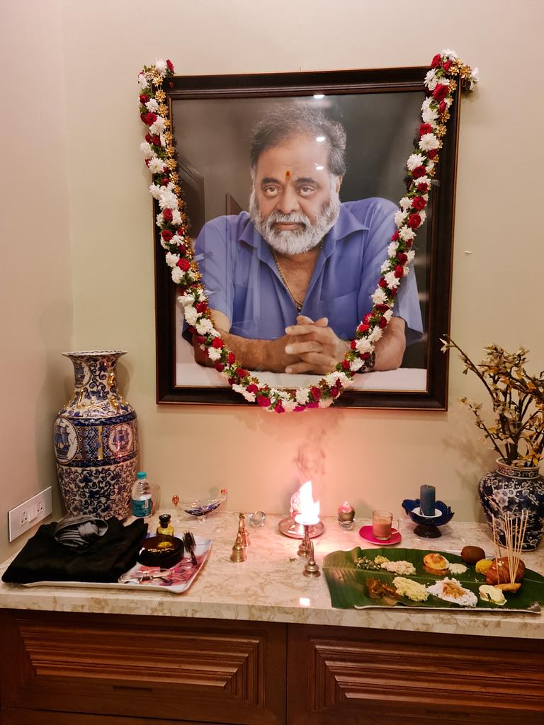 SumalathaFans's tweet photo. ಇಂದು ರೆಬೆಲ್ ಸ್ಟಾರ್ ಅಂಬರೀಶ್ ಅವರ 2ನೇ ವರ್ಷದ ಪುಣ್ಯಸ್ಮರಣೆ. ಮದ್ದೂರಿನ ಹೊಟ್ಟೇಗೌಡನದೊಡ್ಡಿಯಲ್ಲಿ ನೂತನವಾಗಿ ನಿರ್ಮಾಣವಾಗಿರುವ 'ಅಂಬಿ ಅಮರ' ಸ್ಮಾರಕ ಕೂಡ ಇಂದು ಲೋಕಾರ್ಪಣೆಯಾಗಲಿದೆ.

#RebelStar #Ambareesh #2ndDeathAnniversary
@sumalathaA https://t.co/ld4bo1kqUS