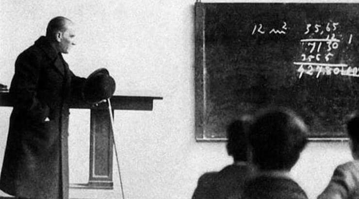 Ahuploya_1907's tweet photo. Baş Öğretmen Mustafa Kemal ATATÜRK izinde "Fikri hür,vicdanı hür,irfanı hür nesiller yetistiren"...

Tüm öğretmenlerin  günü kutlu olsun.
#ögretmenlergünükutluolsun https://t.co/h4fRZlyFVs