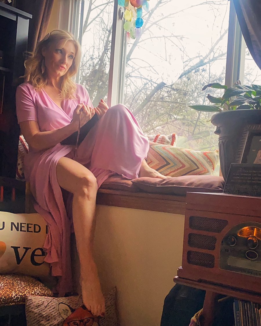 ChrisTeaNoel's tweet photo. Thinkin about changes on the horizon. This yr has been a doozy. The gift in it all has been the time to get to know myself again and getting specific about my goals. Looking forward to the future and holding much gratitude for the present #gratitude #changesahead #selfreflection https://t.co/75sCcsep9Y