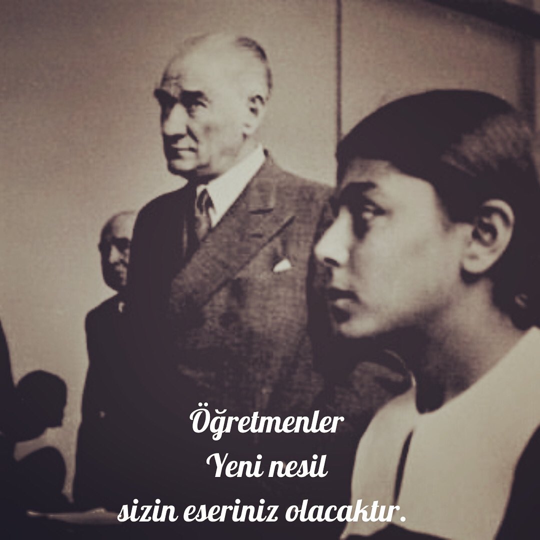 Başta en kıymetli öğretmenim babam olmak üzere tüm öğretmenlerimizin gününü kutluyorum.