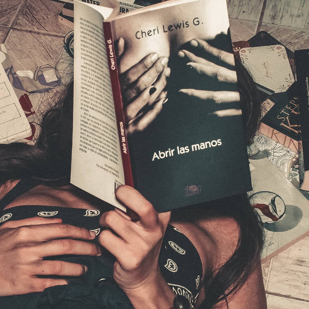 libropolitan's tweet image. Qué lindo que hoy 23 de noviembre de 2020, día que empezamos nuestra cuarta versión de la Semana del escritor panameño, haya coincido con mi post del libro que leí la noche del cierre de la del 2019 🤩🤩.
Qué bonito terminar un nuevo noviembre con esta semana, que ya es tradición