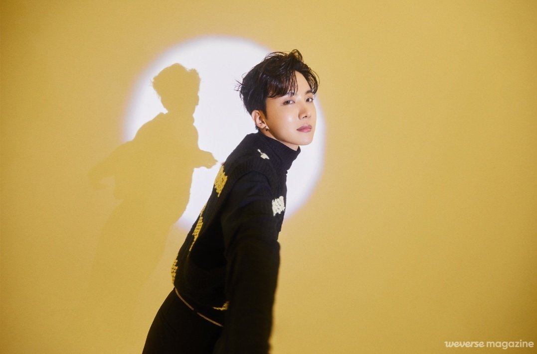 comma_bts's tweet photo. weverse magazine #JHOPE https://t.co/zb8ZhS1KUQ