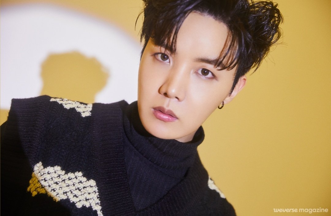 comma_bts's tweet photo. weverse magazine #JHOPE https://t.co/zb8ZhS1KUQ
