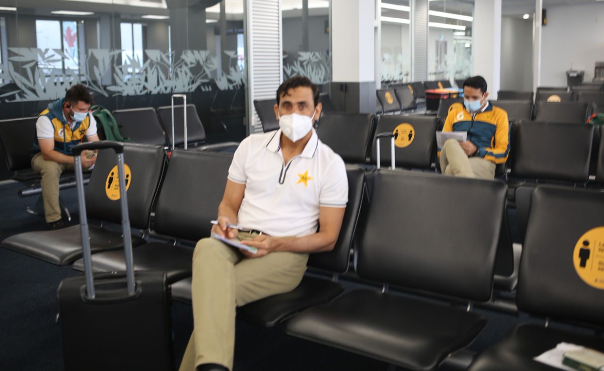 TheRealPCB's tweet photo. 🛬 Pakistan team and Pakistan Shaheens reach Christchurch 🇳🇿

#HarHaalMainCricket https://t.co/fJxopiEHi0