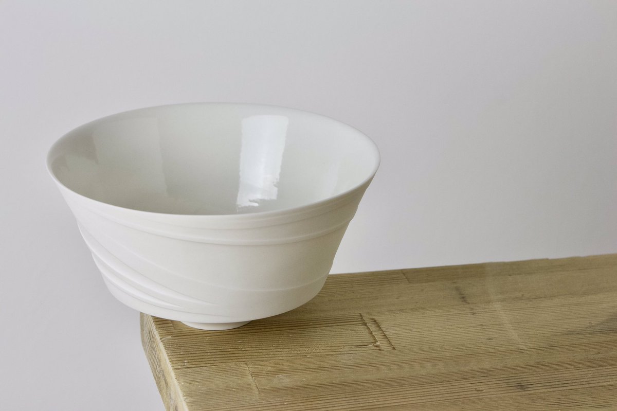 LeandriStudio's tweet photo. White porcelain bowl with relief scrolls. 
#whiteporcelainbowl #porcelainbowl #keramik #porcelain #ceramic #ceramics #homestyling #homedesign #ceramicart #porcelainlovers #craftsmanship #madeinitaly #ihavethisthingwithceramics #ceramicstudio #leandriceramicstudio #donburibowl #丼 https://t.co/waRkvyzdd8