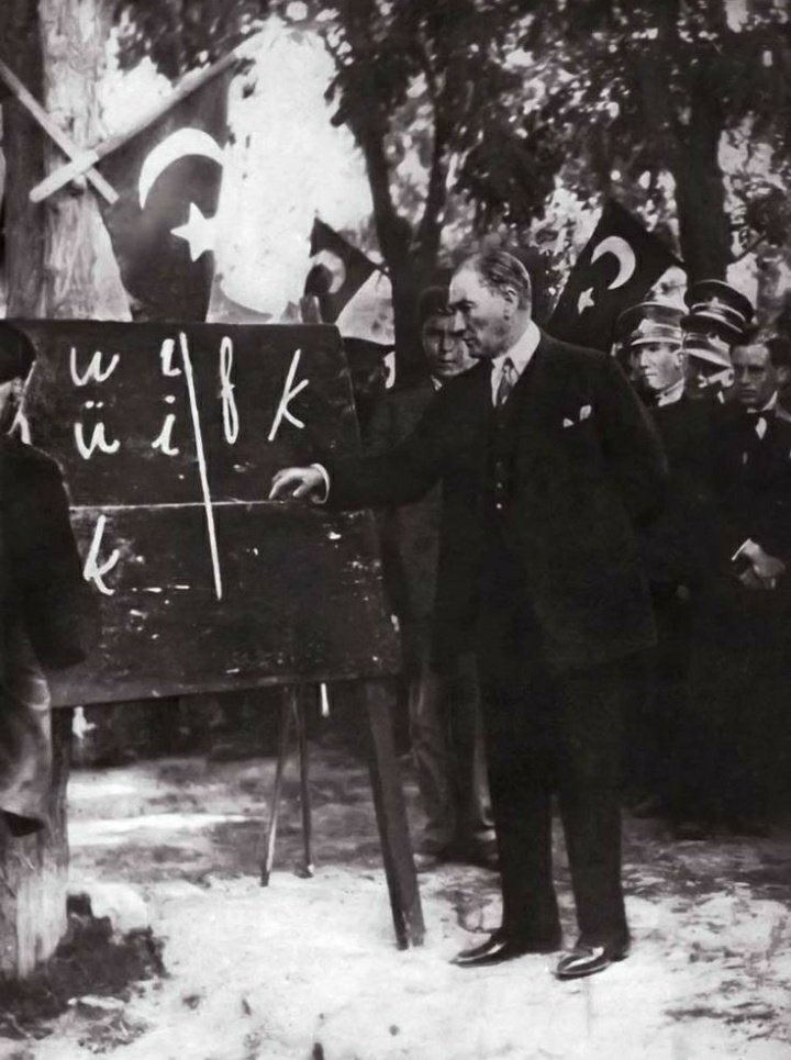 Başta Başöğretmenimiz Mustafa Kemal Atatürk olmak üzere tüm öğretmenlerimizin 24 Kasım Öğretmenler Günü kutlu olsun!