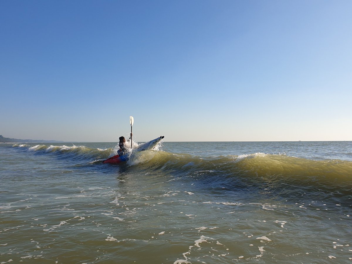 rope4bd's tweet photo. There is a huge potential for river-centric adventures in Riverine Bangladesh. #Kayaking is an #adventuresport that is popular all over the world and also becoming popular among the youth of #Bangladesh. 

#Rope4AdventureClub member kayaking in the #BayofBengal in #Coxsbazar. https://t.co/EvYIQ6VXcH
