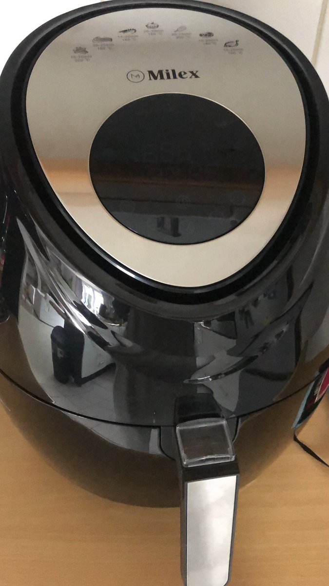 PopcornCandi's tweet photo. Any excellent plant based air fryer dinner ideas out there? It’s time to try this baby out... https://t.co/vX2gmr0dSe