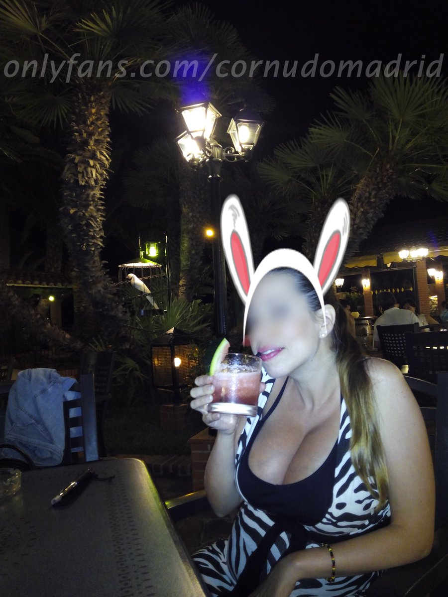 ConejaCornudo's tweet photo. Like y RT si te atreves a ligarte a la Coneja tetona de mi mujer al encontrártela en una terracita tomando algo.

https://t.co/gS8YA8xUuG

#MartesdeTetas #esposasputas #cornudo #onlyfanspromo https://t.co/odie9Wgf3O