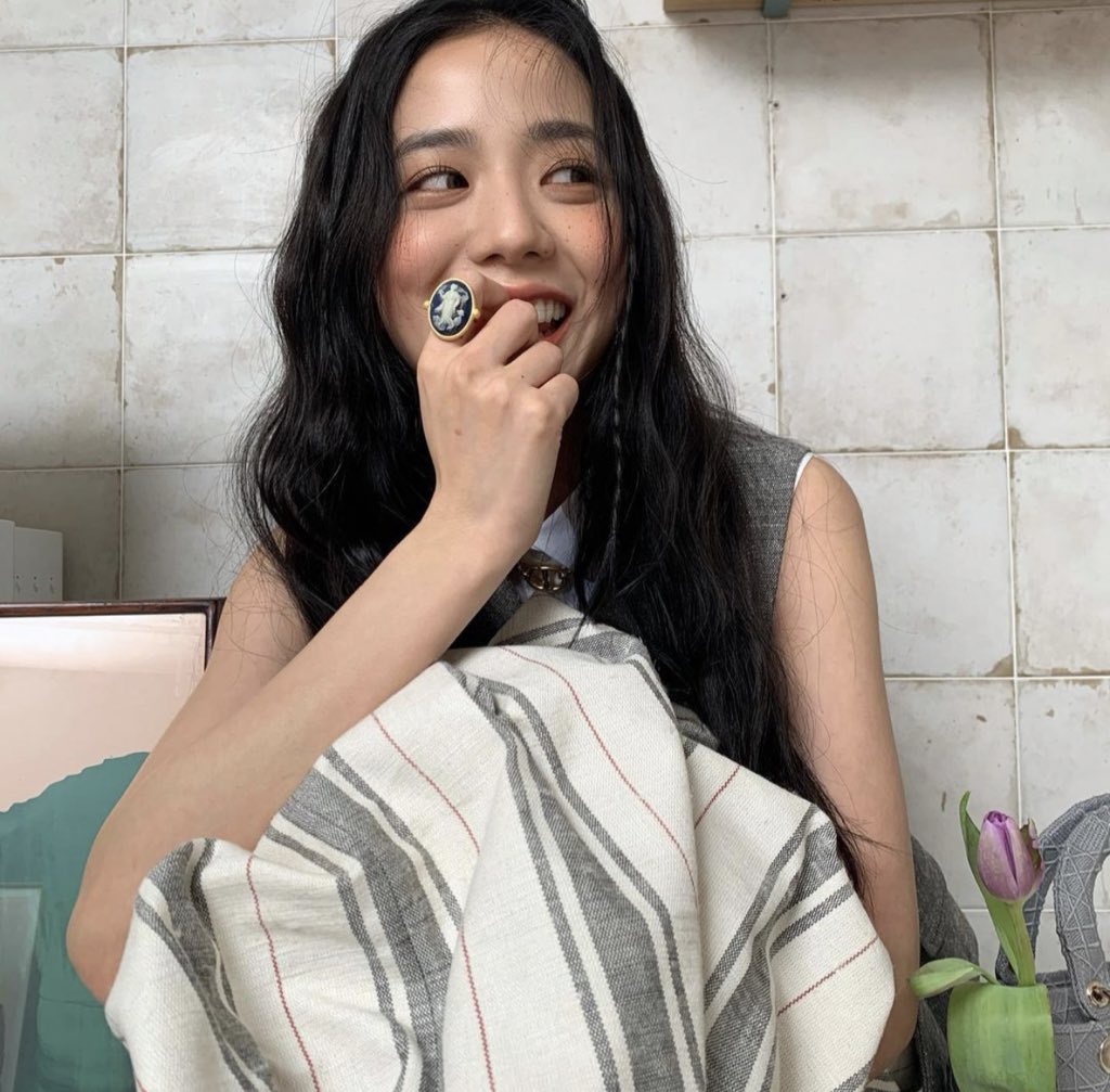 jisoo pics (@jisoosjpg) on Twitter photo 