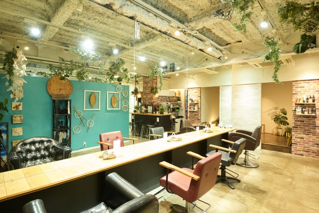 show_the2nd's tweet photo. リニューアルして、お店の中が綺麗になりました！！オシャレで落ち着く雰囲気です！！ぜひ、遊びに来てくださいね！！
#SHOWtheSecond #ショウザセカンド #新宿美容室 #新宿二丁目 #新宿 #LGBT  #gay #ゲイ #改装 #リニューアル https://t.co/kJlGpNRjXg