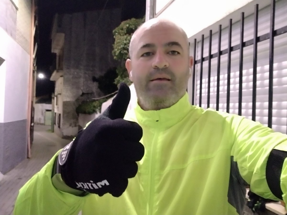 juanmateosm1's tweet photo. Buenos y fresquitos días en mi #caminatamañanera #donpe. Cogiendo rítmo y avanzando. Hoy sesión #CQAE con uno de mis coles. Transformando el centro desde su espiral de mejora. https://t.co/zaOq7Tgeev